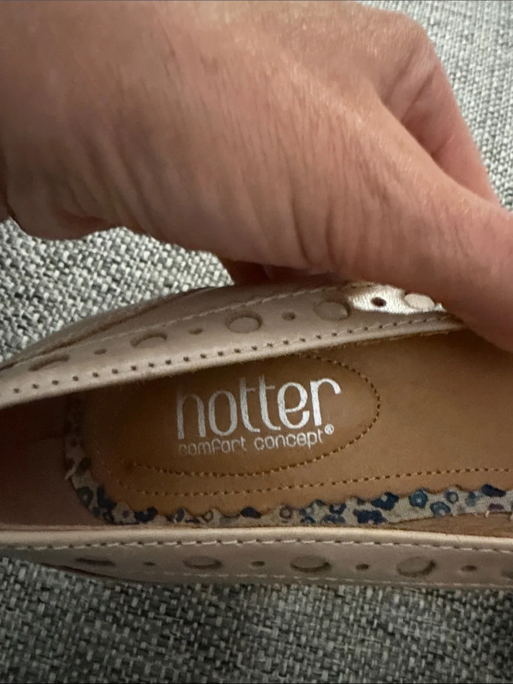 Hotter Comfort Concept Opal Leather Scalloped Pumps - Beige Size 6.5